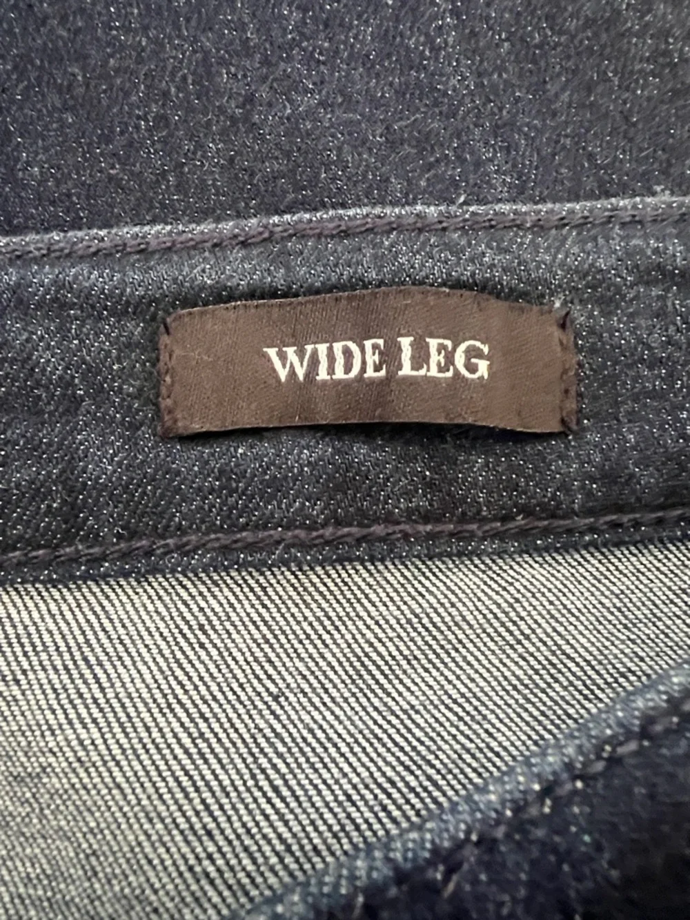 NWT- SUSAN GRAVER -  Wide-Leg ankle, crop jeans 👖 in Dark Blue denim